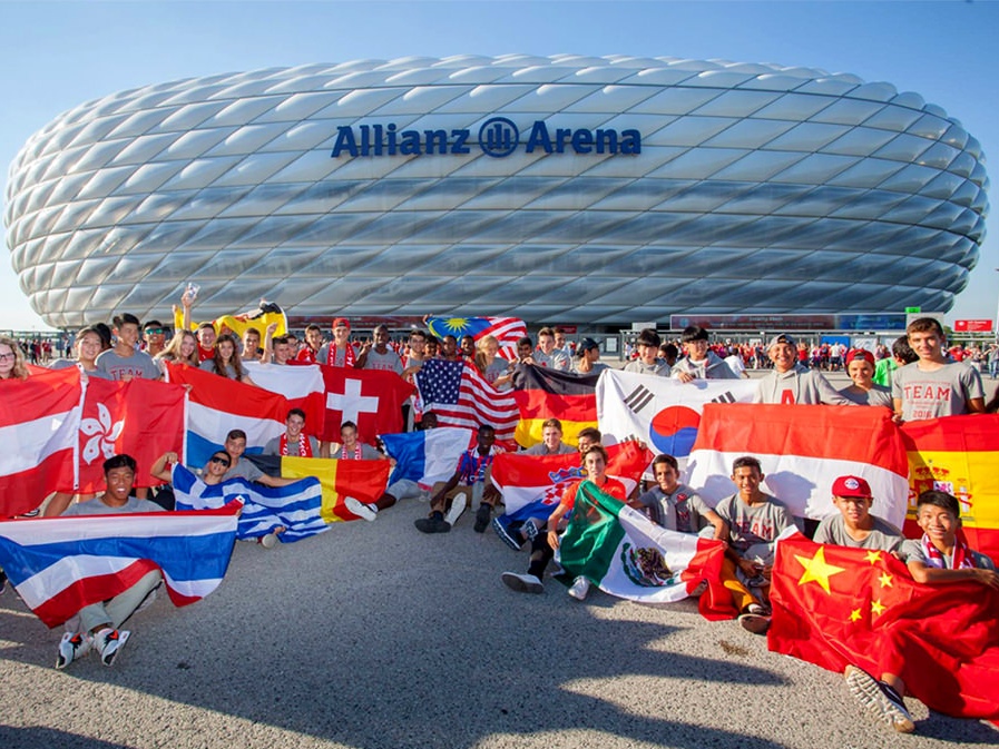 Allianz SE arena FCB bayern munich münchen instagram social media group people football team collection fashion design print LAKE5 Consulting GmbH Hannover Germany